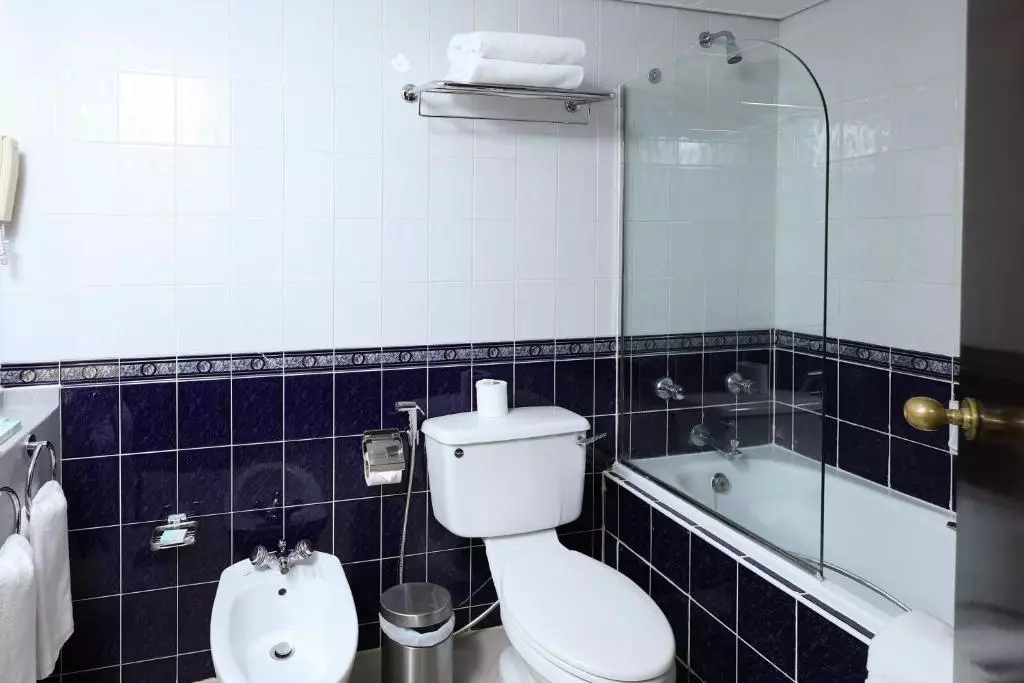 Aavri Hotel